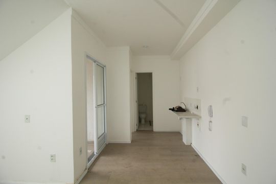 Sala e cozinha de casa para alugar com 1 quarto, 80m² em Vila Mangalot, São Paulo