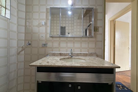 Banheiro social de apartamento à venda com 1 quarto, 56m² em Santa Ifigênia, São Paulo