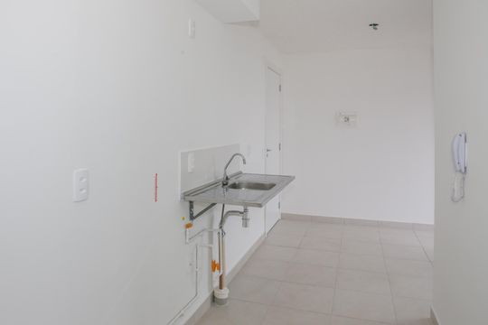 Cozinha e Área de Serviço de apartamento para alugar com 2 quartos, 34m² em Parque Industrial Tomas Edson, São Paulo
