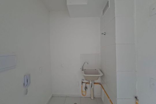 Área de serviço de apartamento para alugar com 2 quartos, 35m² em Vila Pereira Cerca, São Paulo