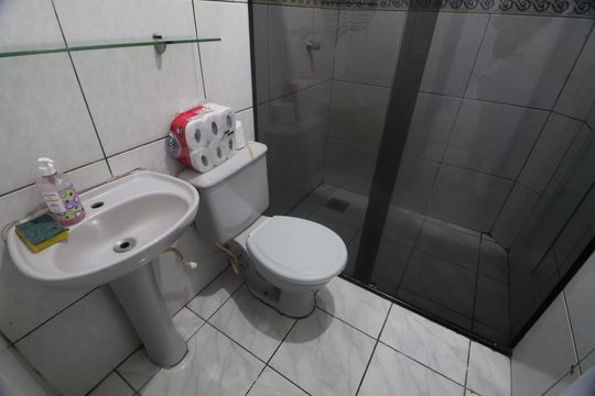 Banheiro  de casa para alugar com 2 quartos, 42m² em Vila Imbui, Cachoeirinha