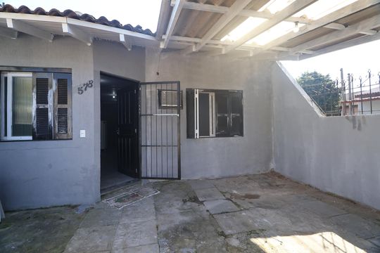 Quintal de casa para alugar com 2 quartos, 42m² em Vila Imbui, Cachoeirinha