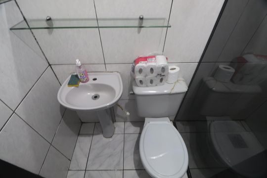 Banheiro  de casa para alugar com 2 quartos, 42m² em Vila Imbui, Cachoeirinha