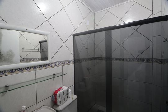 Banheiro  de casa para alugar com 2 quartos, 42m² em Vila Imbui, Cachoeirinha