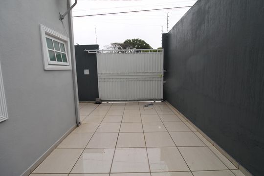 Quintal / Garagem de casa para alugar com 3 quartos, 120m² em Jardim America, São José dos Campos