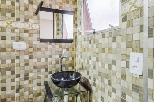 Banheiro do Quarto 2 de casa para alugar com 2 quartos, 110m² em Parque Continental, Guarulhos