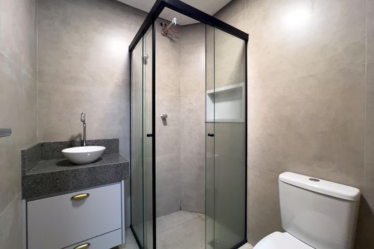 Banheiro de apartamento para alugar com 1 quarto, 30m² em Vila Monumento, São Paulo
