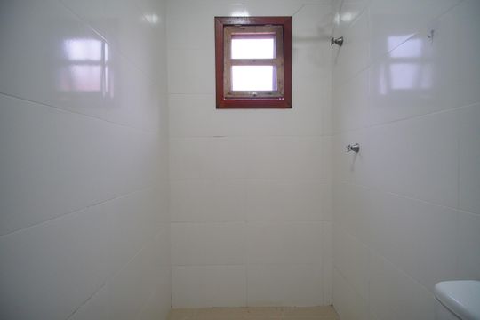 Banheiro da Suíte de casa para alugar com 2 quartos, 46m² em Arroio da Manteiga, São Leopoldo