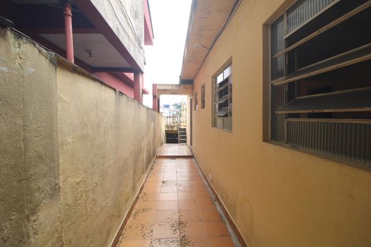 Quintal lateral de casa à venda com 3 quartos, 168m² em Parque Brasil, São Paulo