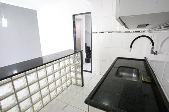 Cozinha de casa de condomínio para alugar com 2 quartos, 123m² em Taquara, Rio de Janeiro