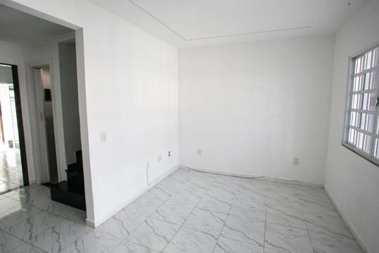 Sala de casa de condomínio para alugar com 2 quartos, 123m² em Taquara, Rio de Janeiro