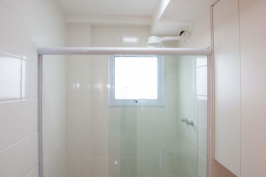 Banheiro de apartamento para alugar com 2 quartos, 44m² em Vila Maria Leonor, Diadema