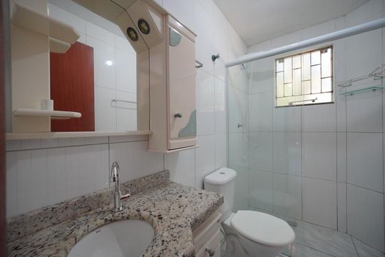 Banheiro de apartamento para alugar com 1 quarto, 114m² em Potecas, São José