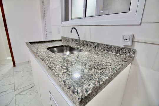 Cozinha de apartamento à venda com 2 quartos, 42m² em Parque Boturussu, São Paulo