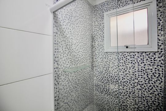 Banheiro de apartamento à venda com 2 quartos, 42m² em Parque Boturussu, São Paulo