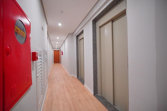 Corredor/Elevadores  de apartamento para alugar com 1 quarto, 47m² em Jardim Cidade de Florianopolis, São José