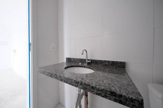 Banheiro de apartamento à venda com 2 quartos, 37m² em Vila Ré, São Paulo