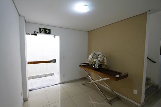 Hall de entrada de apartamento à venda com 4 quartos, 179m² em Alto Barroca, Belo Horizonte
