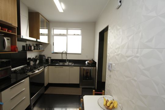 Cozinha de apartamento à venda com 4 quartos, 179m² em Alto Barroca, Belo Horizonte