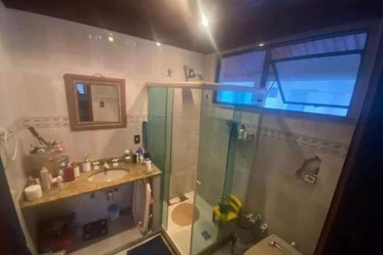 Banheiro de casa de condomínio à venda com 2 quartos, 230m² em Maravista, Niterói