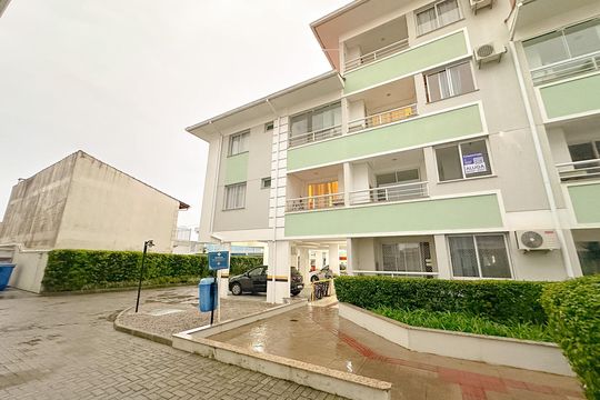 Fachada de apartamento para alugar com 1 quarto, 54m² em Canasvieiras, Florianópolis
