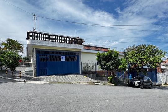 Fachada de casa à venda com 3 quartos, 150m² em Jardim Senice, São Paulo
