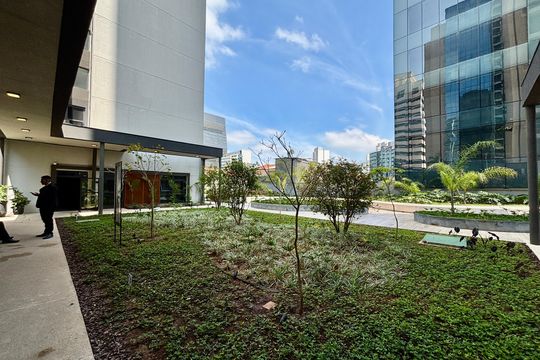 Entrada de apartamento à venda com 3 quartos, 131m² em Pinheiros, São Paulo