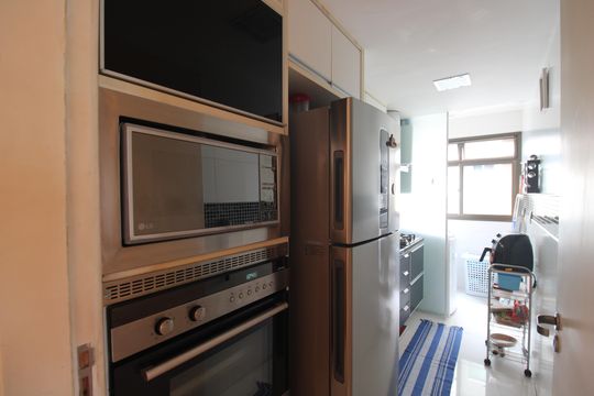 Cozinha de apartamento à venda com 2 quartos, 65m² em Barra Olímpica, Rio de Janeiro