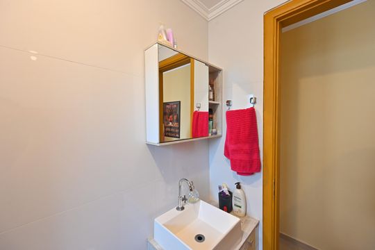 Banheiro Social de apartamento à venda com 2 quartos, 56m² em Jardim da Saúde, São Paulo
