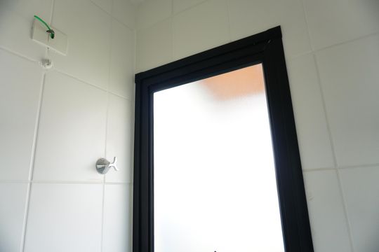 Banheiro de casa de condomínio para alugar com 2 quartos, 74m² em Jardim Pacaembú, Americana