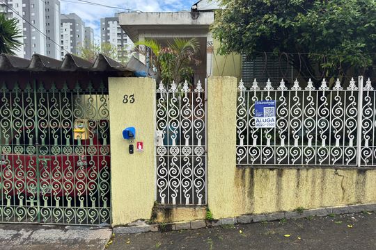 Fachada  de casa para alugar com 1 quarto, 80m² em Penha de França, São Paulo