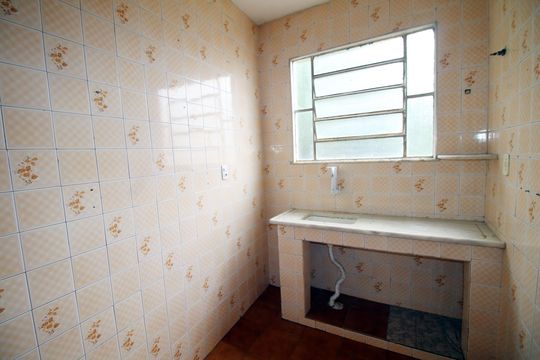 Cozinha de apartamento para alugar com 1 quarto, 65m² em Vista Alegre, Rio de Janeiro