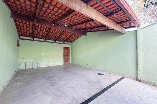 Garagem de casa à venda com 3 quartos, 180m² em Itaipu, Contagem
