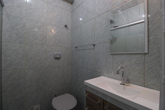 Banheiro social de apartamento para alugar com 3 quartos, 74m² em Pechincha, Rio de Janeiro