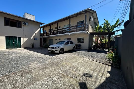 Garagem de apartamento para alugar com 1 quarto, 35m² em Rio Tavares Central, Florianópolis