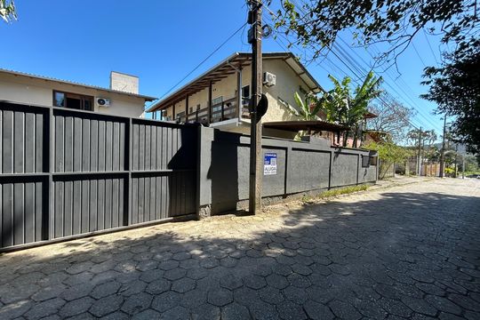 Fachada  de apartamento para alugar com 1 quarto, 35m² em Rio Tavares Central, Florianópolis