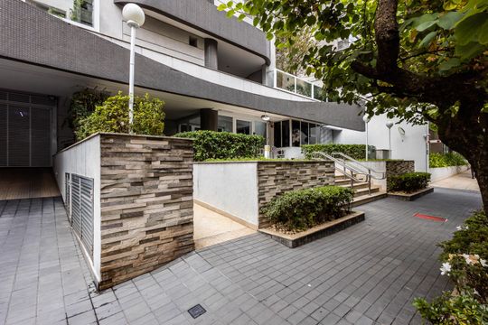 Fachada de apartamento para alugar com 2 quartos, 54m² em Pinheiros, São Paulo
