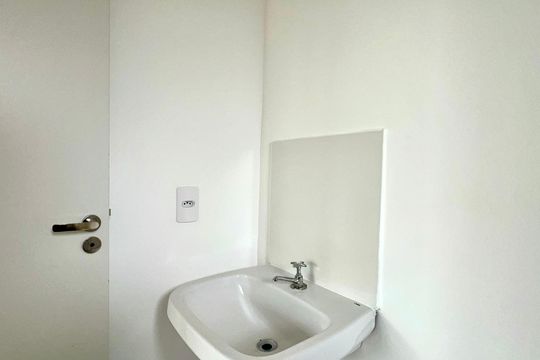 Banheiro de kitnet/studio para alugar com 1 quarto, 30m² em Jardim Paulista, São Paulo