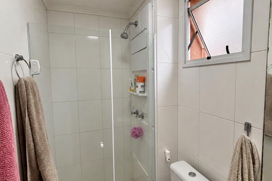 Banheiro suíte de apartamento à venda com 2 quartos, 77m² em Jardim Arpoador, São Paulo