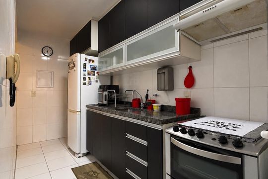Cozinha de apartamento à venda com 2 quartos, 77m² em Jardim Arpoador, São Paulo