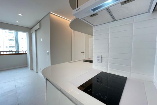 Cozinha de apartamento para alugar com 1 quarto, 41m² em Butantã, São Paulo