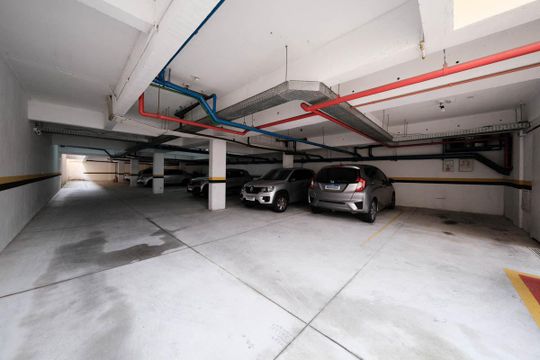 Garagem de casa de condomínio à venda com 2 quartos, 45m² em Jardim Triana, São Paulo