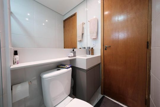 Banheiro de casa de condomínio à venda com 2 quartos, 45m² em Jardim Triana, São Paulo