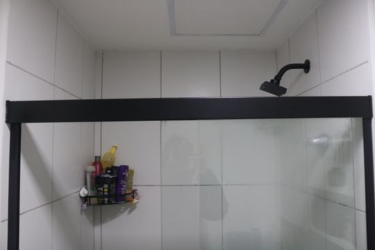 Banheiro de apartamento à venda com 2 quartos, 42m² em Lapa de Baixo, São Paulo