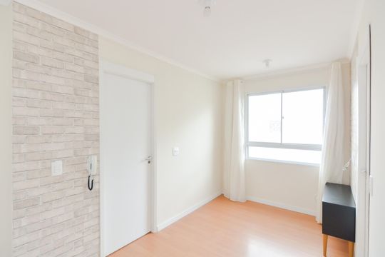 Sala de apartamento para alugar com 2 quartos, 37m² em Vila das Bandeiras, Guarulhos