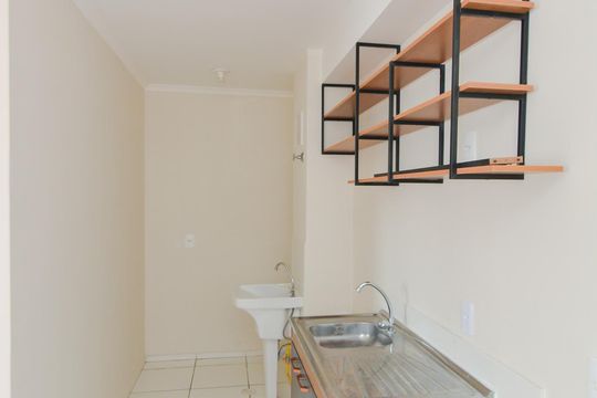 Cozinha de apartamento para alugar com 2 quartos, 37m² em Vila das Bandeiras, Guarulhos