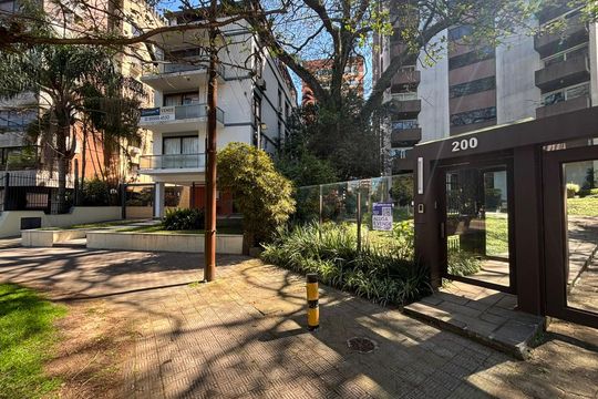 Plaquinha Instalada código LFWN-581 de apartamento à venda com 3 quartos, 300m² em Moinhos de Vento, Porto Alegre