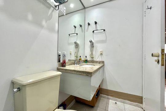 Banheiro da Suíte de apartamento à venda com 1 quarto, 26m² em Vila Clementino, São Paulo