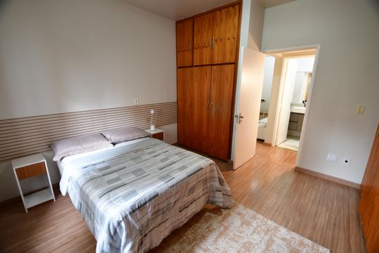 Quarto de apartamento à venda com 1 quarto, 52m² em Cambuí, Campinas