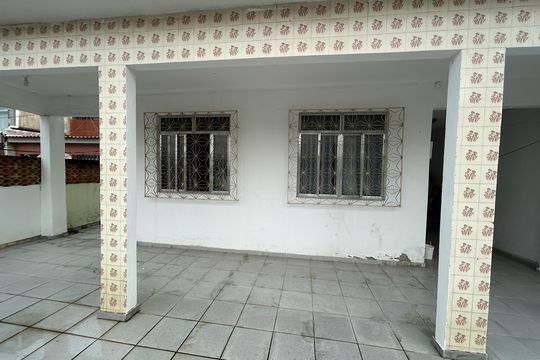 Varanda de casa para alugar com 2 quartos, 75m² em Vaz Lobo, Rio de Janeiro